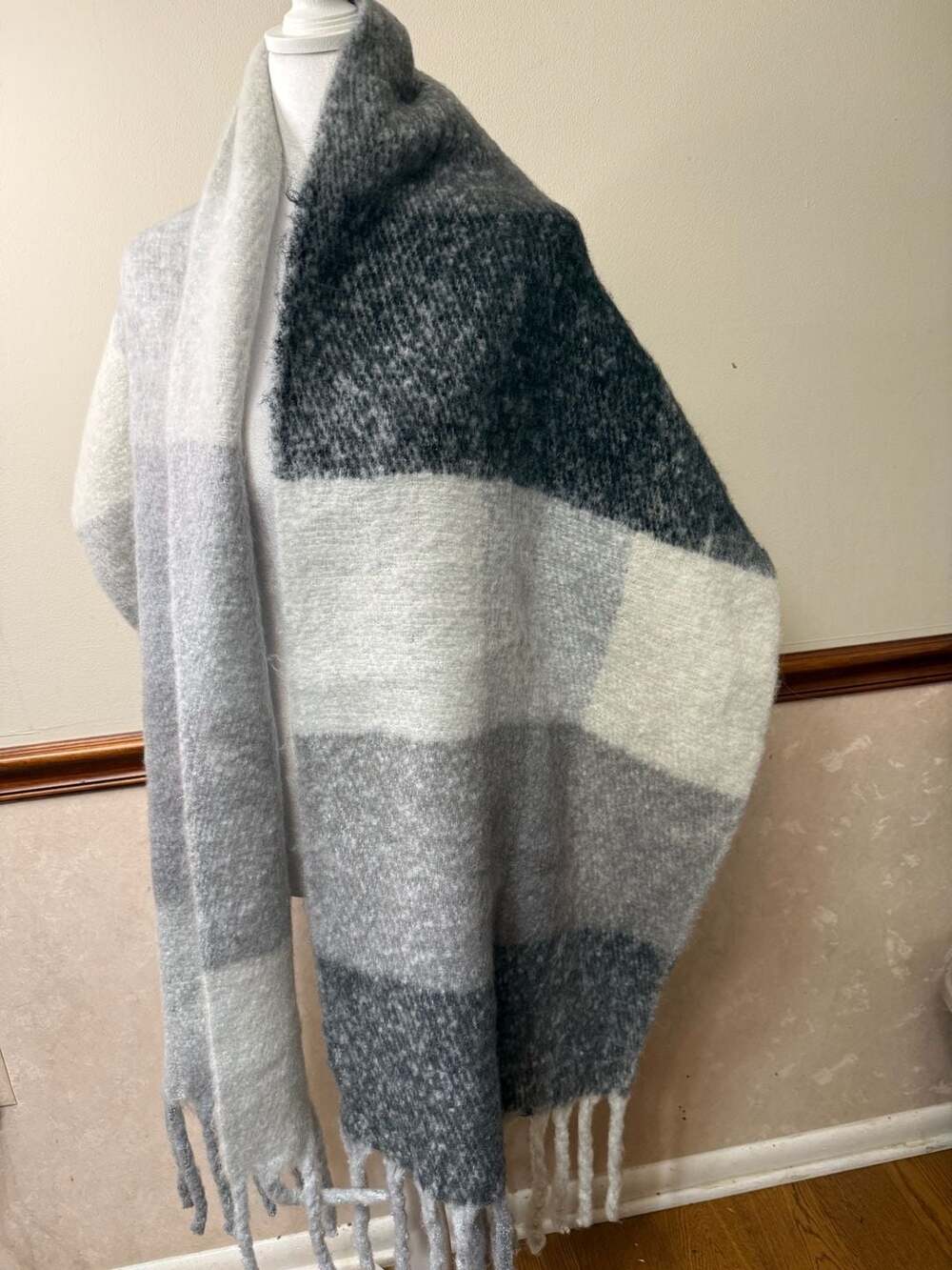 Steve Madden Plaid Scarf One Size Grey White Colorblock Fringe